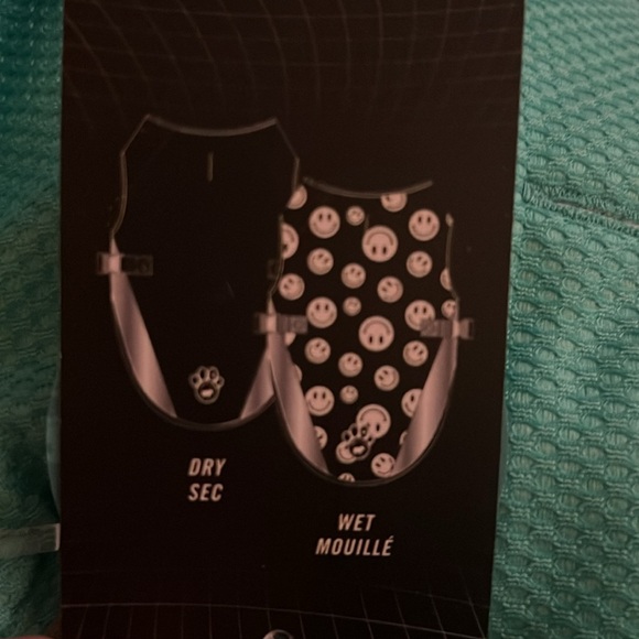 Canada Pooch Wet Reveal Smiley Cooling Dog Vest, 18 - Picture 8 of 10